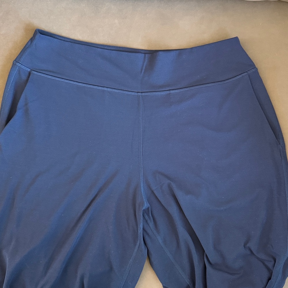 Navy Lululemon align, high-rise jogger - Picture 8 of 9